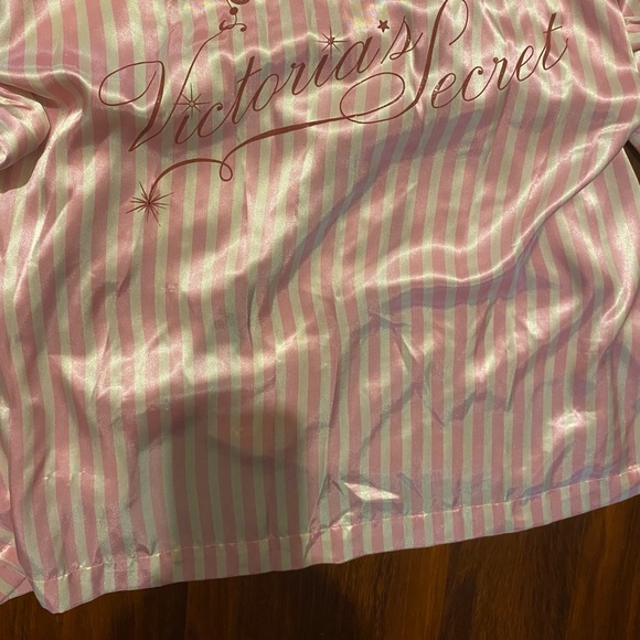 VS Robe - Picture 2 of 3